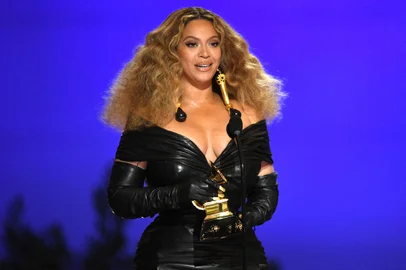 Beyoncé no Grammy 2021<!-- NICAID(14735045) -->