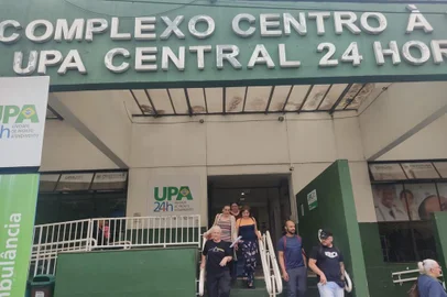 Com descontos nos salários, técnicos de enfermagem paralisam atividades na UPA Central em Caxias<!-- NICAID(15617772) -->