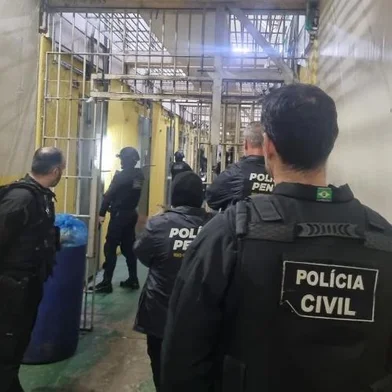 Um grupo criminoso suspeito de aplicar o golpe do nudes foi alvo de uma ação da Polícia Civil nesta terça-feira (29.07.2025) no Rio Grande do Sul.<!-- NICAID(16089837) -->