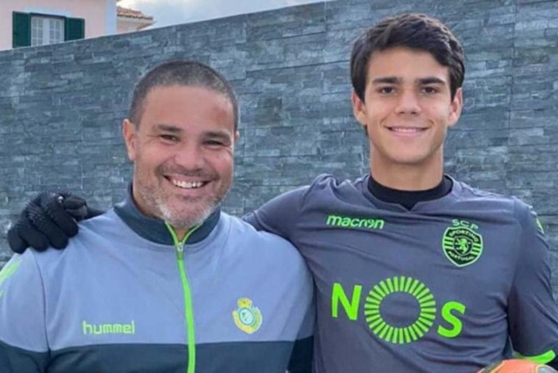 Diego Silva, ex-goleiro do Juventude, e seu filho, Diego Callai, goleiro do Sporting, de Portugal<!-- NICAID(14788443) -->