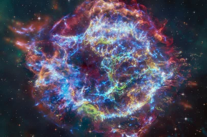 Chandra X-Ray Observatory e James Webb capturam 'monstro verde' em nova imagem da Cassiopeia A - Foto: Schmidt and K. Arcand/Milisavljevic et al./NASA/CXC/SAO/ESA/STScI/JPL/CalTech/Divulgação<!-- NICAID(15646795) -->