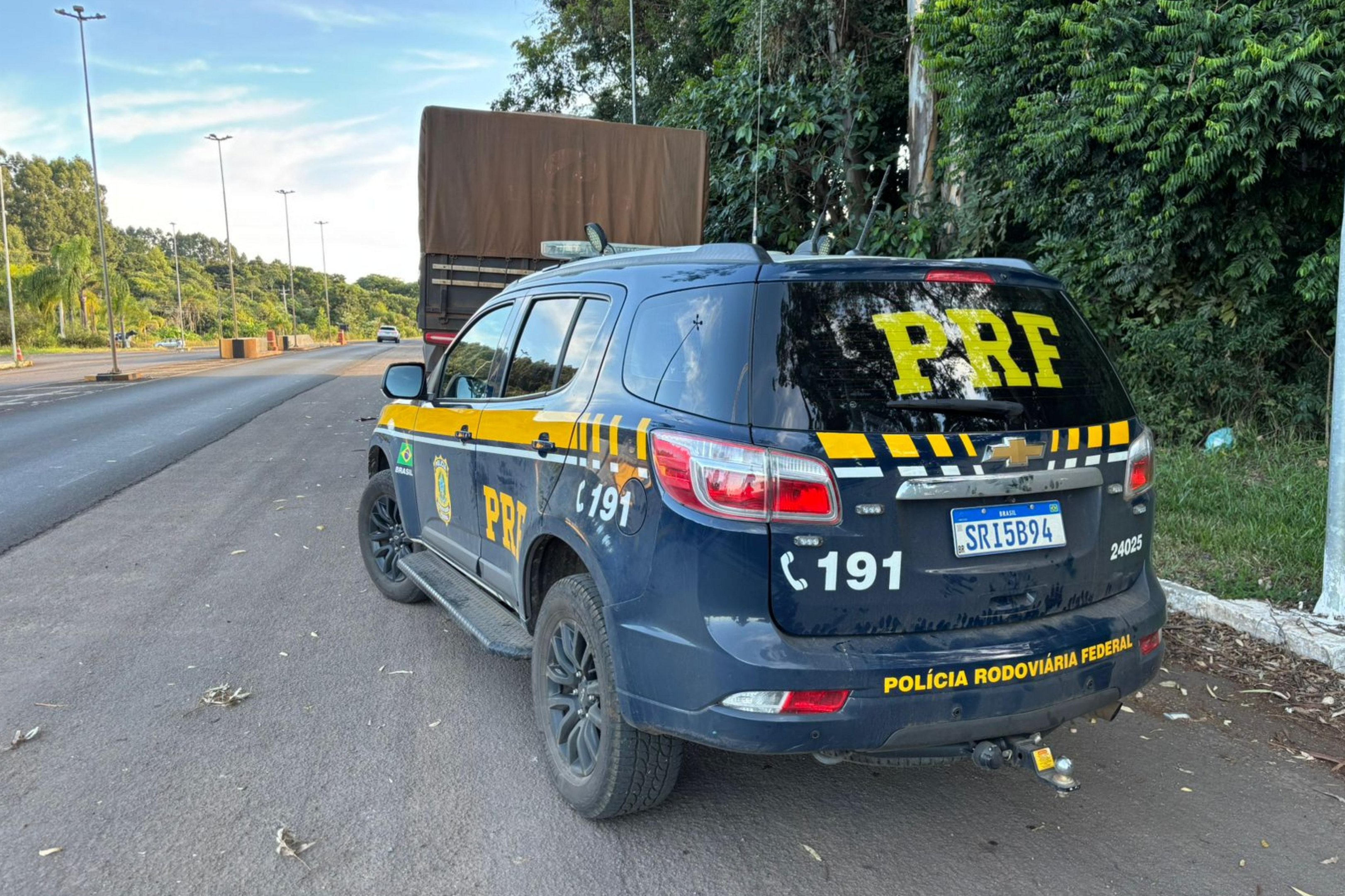 Caminhoneiro &eacute; flagrado com anfetamina e carga acima do peso na BR-153