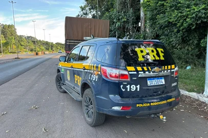 Caminhão é flagrado com 15 toneladas de excesso de peso em Erechim, no norte do Estado<!-- NICAID(16245840) -->