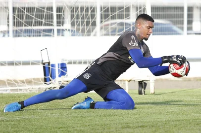 Goleiro Pedro Rocha, da Ponte Preta<!-- NICAID(15735377) -->
