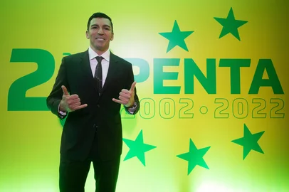 O zagueiro Lúcio completou 47 anos em 2025.<!-- NICAID(16048293) -->