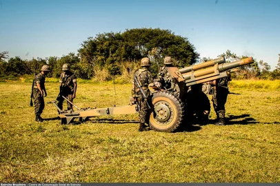 Canhão que será usado para disparos em cerimônia do Exército em Caxias do Sul. <!-- NICAID(16018998) -->
