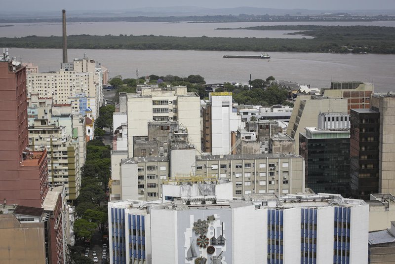 Porto Alegre, RS, Brasil, 19-10-2023: Obras no Centro de Porto Alegre. Situação da região central da capital. Foto: Mateus Bruxel / Agência RBSIndexador: Andre Avila<!-- NICAID(15576912) -->