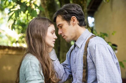 além da ilusão, Olivia ( Debora Ozório ) e Tenorio ( Jayme Matarazzo )<!-- NICAID(15119633) -->