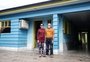 Casal de São Leopoldo tirou marcas da enchente de casa com esponja de louça