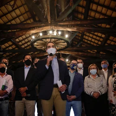 PORTO ALEGRE, RS, BRASIL, 11-02-2021: Comitiva de deputados e nomes nacionais do PSDB participa de almoço com o governador do Rio Grande do Sul, Eduardo Leite, no Palácio Piratini, para tratar de eleições presidenciais. (Foto: Mateus Bruxel / Agência RBS)Indexador: Mateus Bruxel<!-- NICAID(14712551) -->