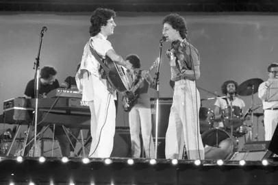 Show de  Kleiton & Kledir no "Canta Brasil II", em 1982.-#ENVELOPE: 2836<!-- NICAID(14676348) -->