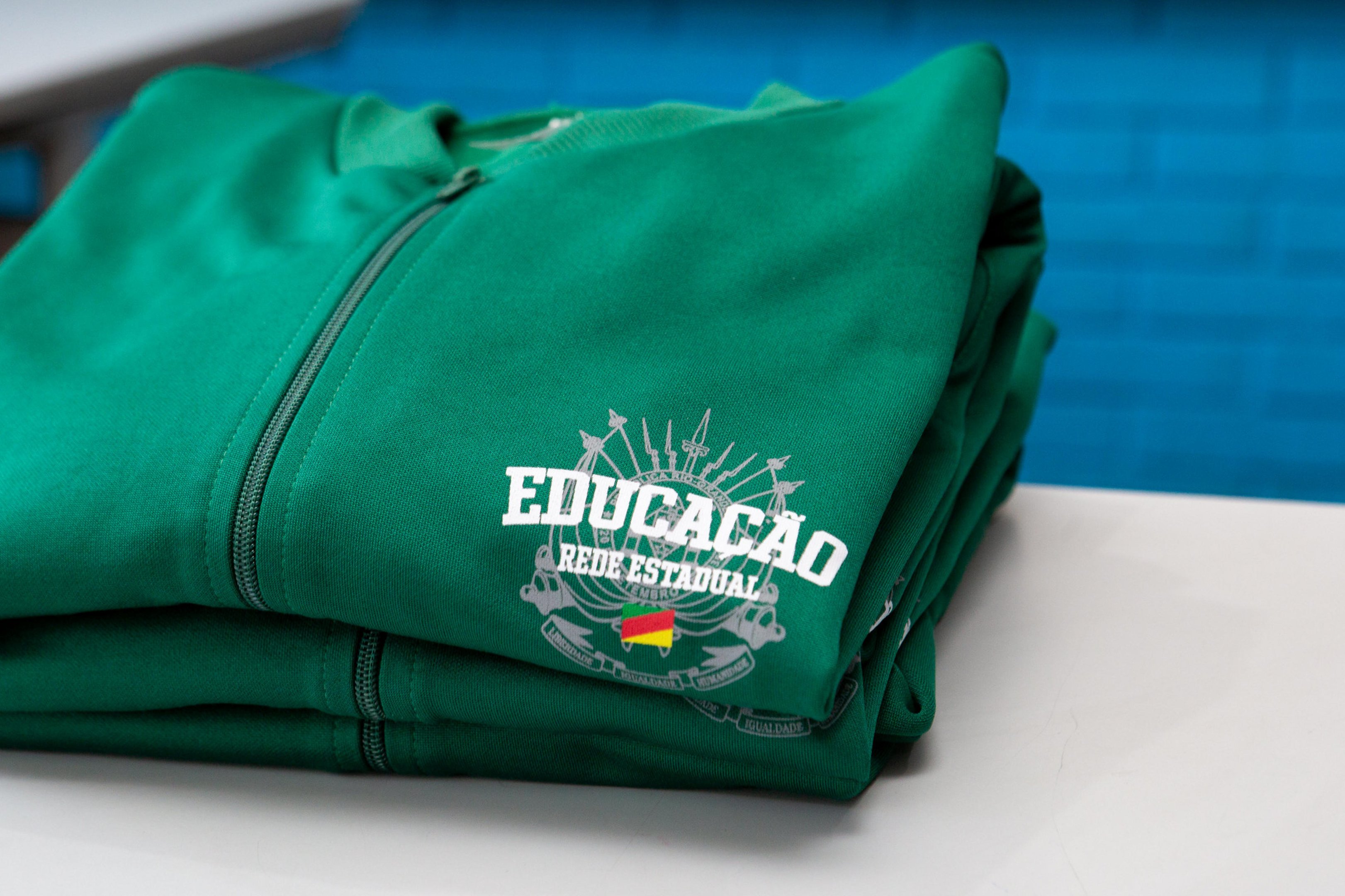 Uniformes para professores come&ccedil;am a ser distribu&iacute;dos neste m&ecirc;s, diz secret&aacute;ria estadual de Educa&ccedil;&atilde;o