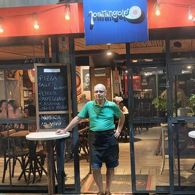 Acordeonista no grupo Os Tropeiros da Amizade<!-- NICAID(16220223) -->