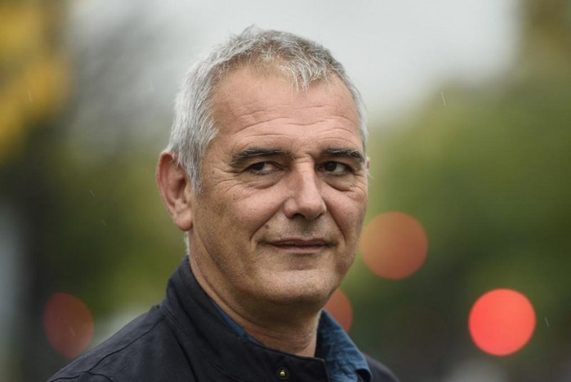 (FILES) French director Laurent Cantet poses in Paris on October 20, 2014. French director Laurent Cantet, who won the Palme d'Or in 2008 with his film "Entre les murs", died, his agent said on April 25, 2024. (Photo by Eric Feferberg / AFP)<!-- NICAID(15744864) -->