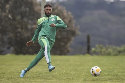 Fernando Alves / Juventude,Divulgação Juventude encerra a preparação antes de enfrentar o América-MG, pela 21ª rodada do Campeonato Brasileiro. NA FOTO: Paulo Miranda<!-- NICAID(15168041) -->