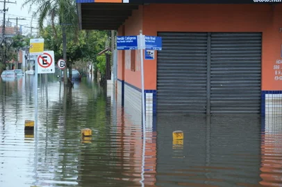 PORTO ALEGRE, RS, BRASIL - 16/05/2024 - Diques do Sarandi vazando agua. FOTO: RONALDO BERNARDI, AGÊNCIA RBS<!-- NICAID(15765528) -->