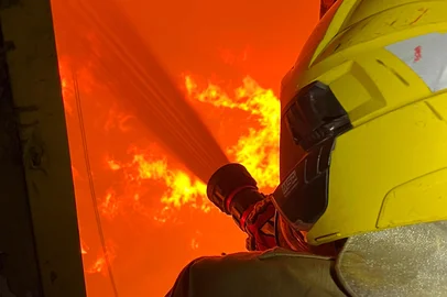 Bombeiros trabalham para combater incêndio que já dura seis dias em silo de Ijuí<!-- NICAID(16019155) -->