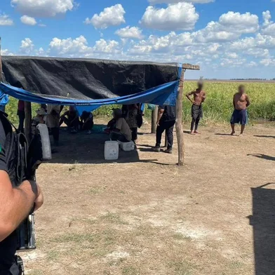 Trabalhadores em condições análogas à escravidão foram resgatados em propriedades rurais de Uruguaiana - Foto: Polícia Federal/Divulgação<!-- NICAID(15372351) -->
