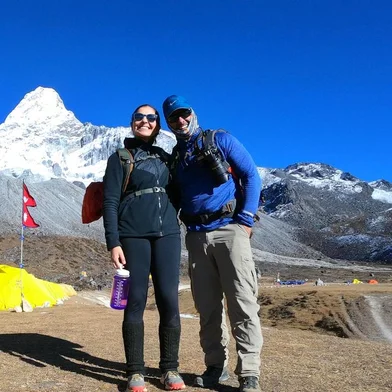 Claudia Rodrigues Pegoraro e o marido, Marlon, em viagem para o Nepal, onde fizeram trekking no monte Everest.<!-- NICAID(15512982) -->