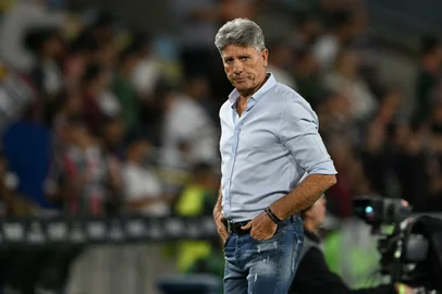 Fluminense's head coach Renato Gaucho gestures during the Copa Sudamericana quarterfinal second leg football match between Brazil's Fluminense and Argentina's Lanus at the Maracana Stadium in Rio de Janeiro, Brazil on September 23, 2025. (Photo by Mauro PIMENTEL / AFP)<!-- NICAID(16133845) -->
