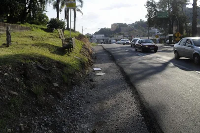 CAXIAS DO SUL, RS, BRASIL, 09/04/2018 - Duplicação da BR 116 está parada em Caxias.  (Marcelo Casagrande/Agência RBS)<!-- NICAID(13495531) -->