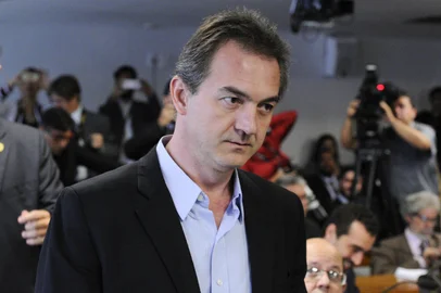 Reuniões Conjuntas Comissão Parlamentar Mista de Inquérito da JBS (CPMI-JBS) e CPI do BNDES (CPIBNDES) realizam depoimento do controlador do grupo J&F. Mesa:presidente da CPMI-JBS, senador Ataídes Oliveira (PSDB-TO);controlador do grupo J&F, Joesley Batista;advogado Ticiano Figueiredo.  Foto: Edilson Rodrigues/Agência Senado<!-- NICAID(13294722) -->
