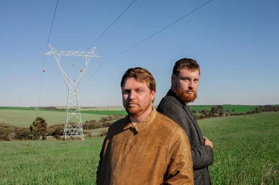 Na próxima quint-feira, dia 15 estaremos realizando mais uma edição do Projeto Dandô em Caxias do Sul. Desta vez estaremos recebendo o Duo Ramal 314 de Santa Cruz do Sul. Informações sobre os artistas e fotos em anexo.<!-- NICAID(15203646) -->