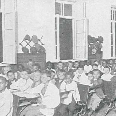 Escola pública Hilário Ribeiro, em Porto Alegre, em 1912<!-- NICAID(15886886) -->