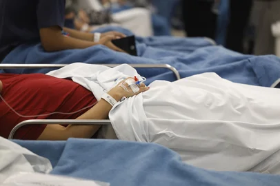 PORTO ALEGRE, RS, BRASIL - 2025.05.16 - Porto Alegre decreta situação de emergência em saúde pública por casos respiratórios. Porto Alegre decreta situação de emergência em saúde pública por casos respiratórios. Medida foi autorizada por 90 dias e ocorre junto ao cenário de superlotação.  Prefeitura afirma risco de desassistência. (Foto: André Ávila/ Agência RBS)Indexador: Andre Avila<!-- NICAID(16039134) -->