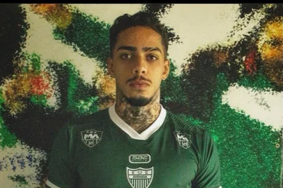 Léo Santos, zagueiro do Avenida<!-- NICAID(15123413) -->