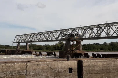 Barragem de Amarópolis, no Rio Jacuí, no distrito de Santo Amaro, em General Câmara<!-- NICAID(14769301) -->