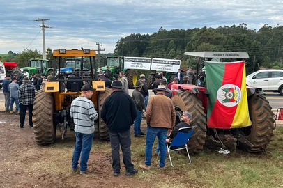 Protesto doa agricultores pela securitização em Tio Hugo<!-- NICAID(16046515) -->
