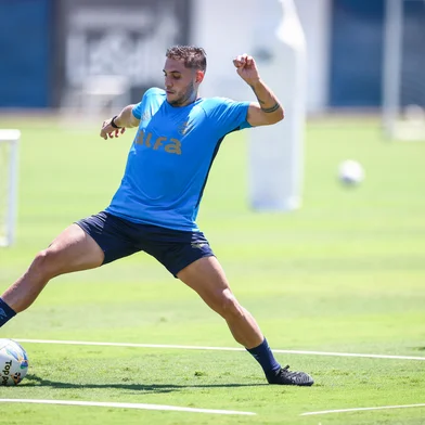 PORTO ALEGRE, RS, BRASIL, 25-02-2025: O volante Camilo participa de treino do Grêmio no CT Luiz Carvalho. (Foto: Lucas Uebel/Grêmio/Divulgação) <!-- NICAID(15990194) -->