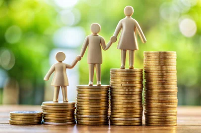 Holding familiar<!-- NICAID(15902748) -->