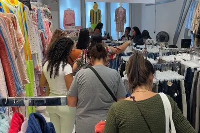 Mais de três mil trabalhadores do comércio da Zona Sul estão há dois anos sem reajuste salarial