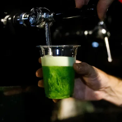 PORTO ALEGRE, RS - 17/03/2023 - Festejos de Saint Patrick. FOTO: Camila Hermes, Agência RBS<!-- NICAID(15379147) -->