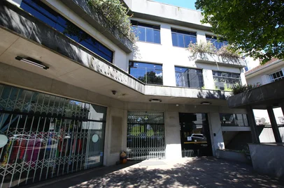 Porthus Junior / Agencia RBS CAXIAS DO SUL, RS, BRASIL, 20/10/2025. Casa de passsagem onde ocorreu homicídio no sábado, em Caxias do Sul, é fechada temporariamente. Chamado de Núcleo de Olhar Solidário (NÓS), estabelecimento fica localizado na Rua Garibaldi, 248, no bairro Pio X. (Porthus Junior/Agência RBS)<!-- NICAID(16149992) -->