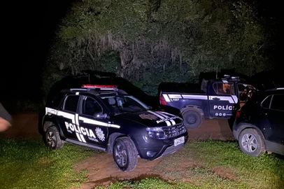 A Polícia Civil cumpriu sete mandados de prisão preventiva e três de busca e apreensão contra suspeitos do assassinato de Rian Rafael Reichert Lessing, de 19 anos, morto a tiros em março deste ano em Rolante, no Vale do Sinos. Seis pessoas foram presas durante a operação realizada na manhã desta terça-feira (30), um sétimo suspeito já cumpre estava preso.<!-- NICAID(15445149) -->