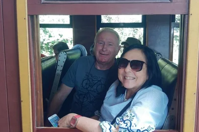 Abel e Norma Conci no passeio no Trem dos Vales<!-- NICAID(15312008) -->