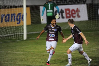CAXIAS DO SUL, RS, BRASIL, 08/03/2020. SER Caxias x Aimoré, jogo válido pela terceira rodada da primeira fase do Campeonato Gaúcho 2021 (Gauchão 2021) e realizado no estádio Centenário. (Porthus Junior/Agência RBS)<!-- NICAID(14730762) -->