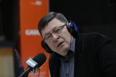 CAXIAS DO SUL, RS, BRASIL, 03/10/2024. Presidente do Caxias, Roberto de Vargas, participa do programa Show dos Esportes no estúdio da Rádio Gaúcha Serra. (Porthus Junior/Agência RBS)<!-- NICAID(15882314) -->