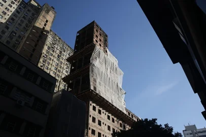 PORTO ALEGRE, RS, BRASIL - 2024.04.19 - Esqueletão envelopado. FOTO: ANDRÉ ÁVILA, AGÊNCIA RBS<!-- NICAID(15739959) -->