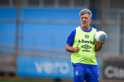 O técnico Renato Portaluppi comanda treino do Grêmio no CT Luiz Carvalho.<!-- NICAID(15890421) -->