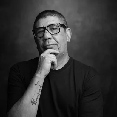 Entre os poetas brasileiros mais relevantes do século XXI, Sérgio Vaz circula pelo Estado através do Circuito Sesc de Literatura“Poeta da Periferia” realizará encontros e bate-papos em Bento Gonçalves, Erechim, Passo Fundo, Frederico Westphalen, Santa Rosa, Novo Hamburgo, Montenegro e Taquara<!-- NICAID(16017335) -->