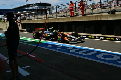 McLaren's British driver Lando Norris takes part in the first practice session ahead of the Formula One British Grand Prix at the Silverstone motor racing circuit in Silverstone, central England, on July 4, 2025. (Photo by Andrej ISAKOVIC / AFP)<!-- NICAID(16073387) -->