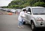 Mais de 1,9 mil idosos são imunizados em sistema drive-thru em Porto Alegre