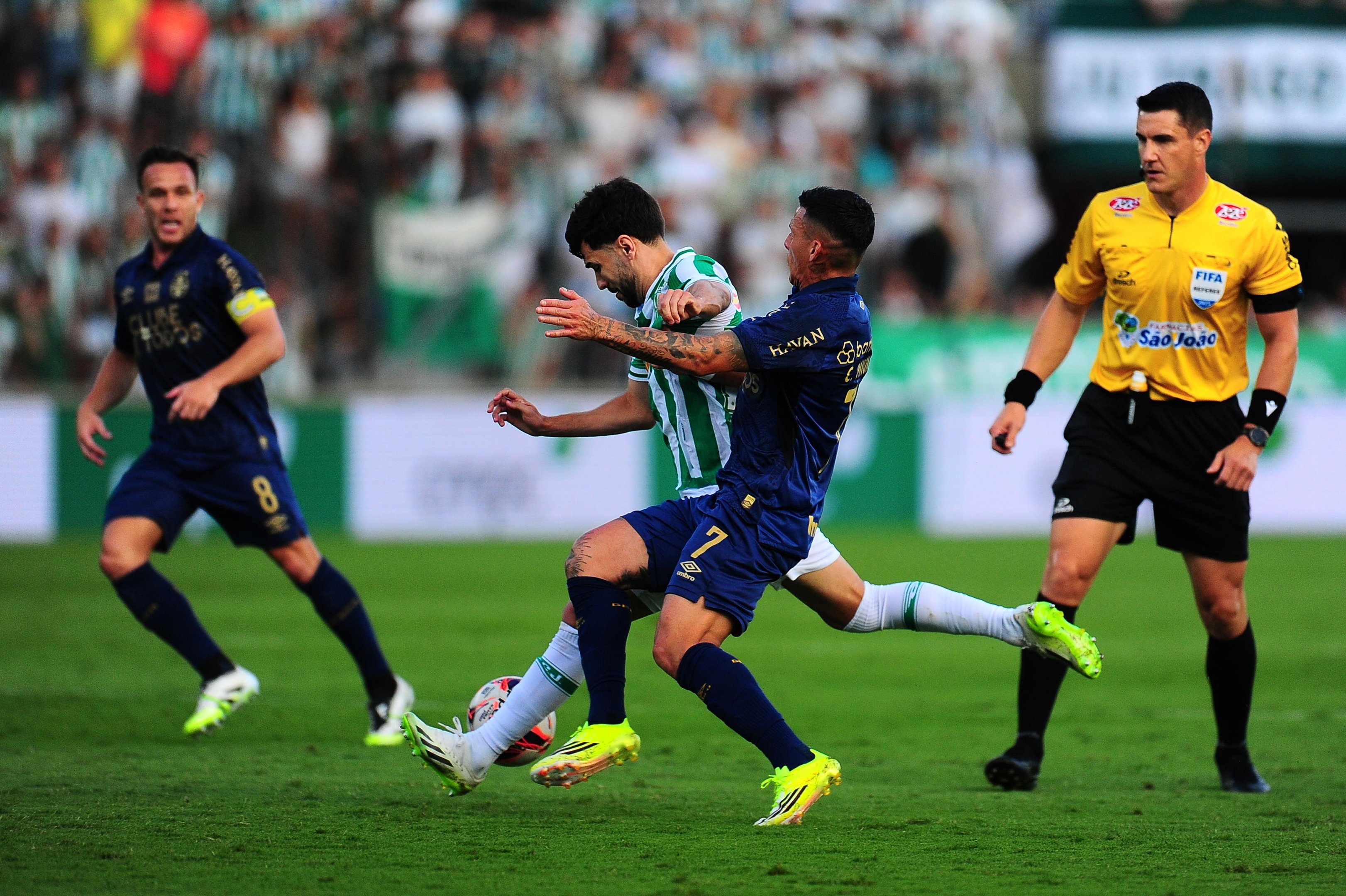 Juventude emite nota contra arbitragem e aponta tr&ecirc;s erros "determinantes" na elimina&ccedil;&atilde;o