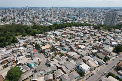CAXIAS DO SUL, RS, BRASIL, 10/11/2023. Supremo Tribunal Federal (STF) deve aceitar recurso e julgar o caso Magnabosco, que envolve a área do Primeiro de Maio, em Caxias do Sul. Na foto, vistas aéreas do bairro 1º de Maio. (Porthus Junior/Agência RBS)<!-- NICAID(15594098) -->