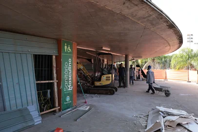 Porto Alegre, RS, Brasil - Após ser parcialmente destruído na enchente do ano ado, chegou a vez da prefeitura recuperar o trecho 1 da Orla do Guaíba. Foto: Jefferson Botega / Agencia RBSIndexador: jeff botega<!-- NICAID(16043244) -->