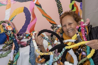 Com curadoria da professora e doutora em Artes Visuais, Silvana Boone, abre nesta terça-feira (17) para visitação a exposição "Das artérias ao mangue", criação da artista visual caxiense Jaque Pauletti. A mostra pode ser visitada na Galeria de Arte do Bloco J da UCS, a partir das 19h30min, A entrada é franca.<!-- NICAID(16060835) -->
